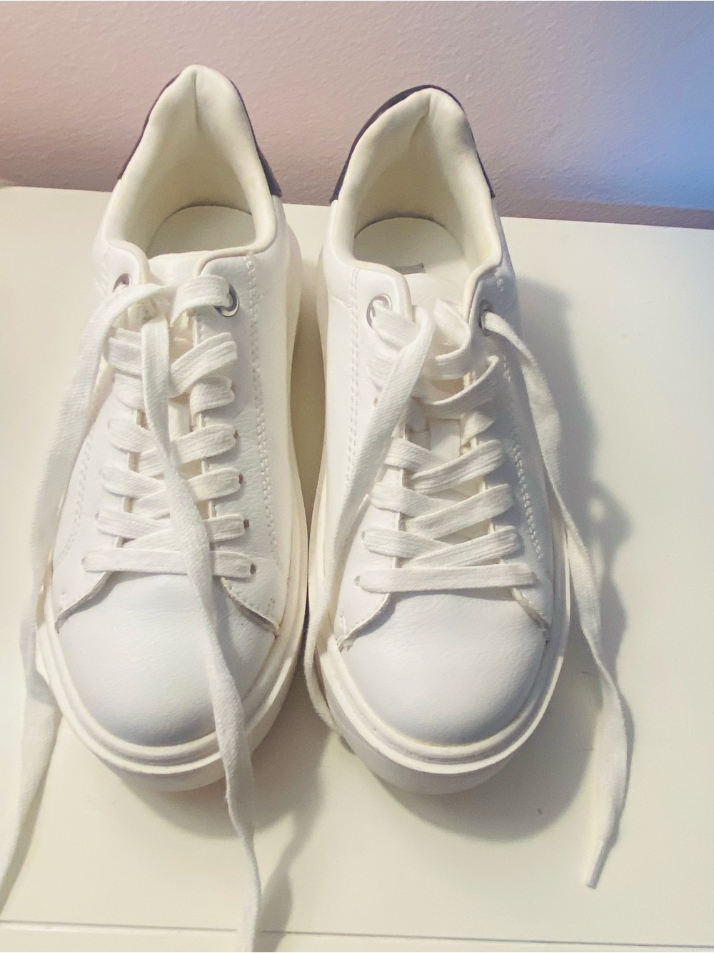 Steve Madden White Women’s Low-Top Casual Sneakers - Picture 2 of 7